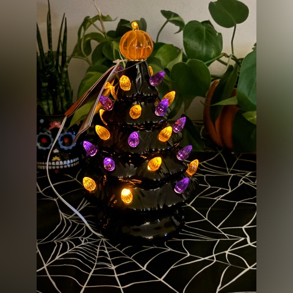 Light up Ceramic Halloween Tree - Picture 5 of 6
